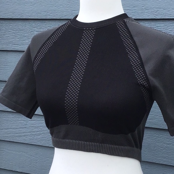 Fabletics Jessie Seamless Crop Top - Picture 4 of 11